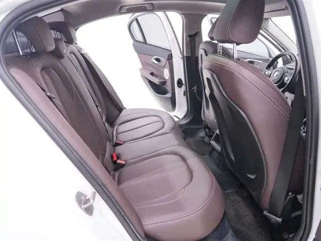 BMW 1 Series — Фото автомобиля 11