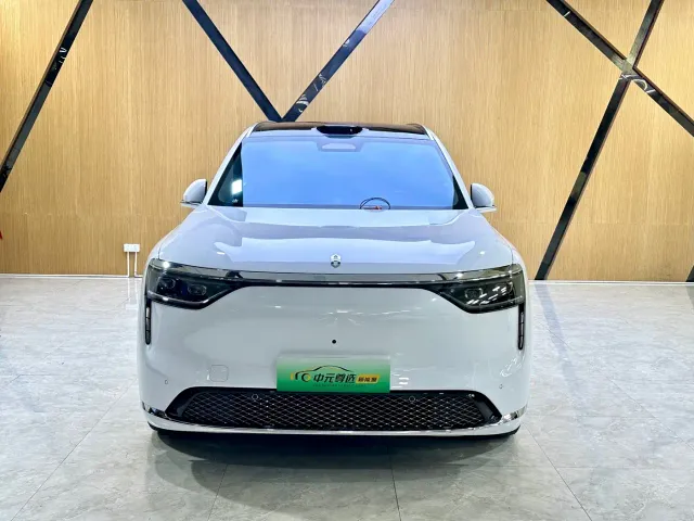 Aito M8 — Фото автомобиля 2