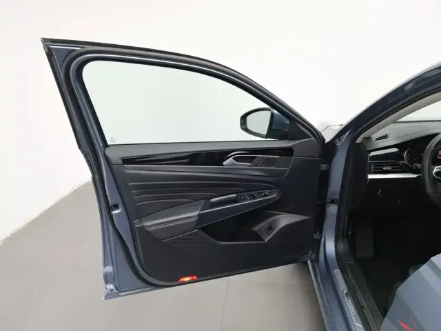 Volkswagen Passat — Фото автомобиля 8