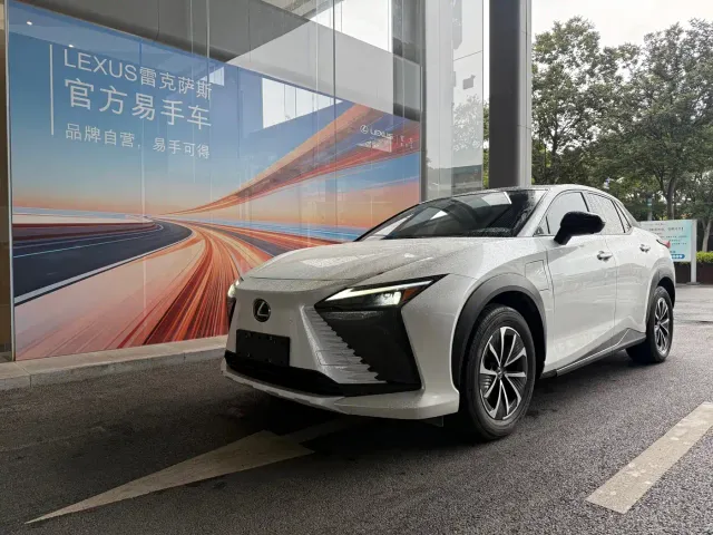 Фотография автомобиля — Lexus RZ