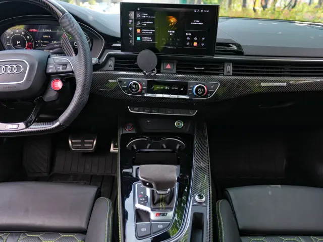 Audi RS 4 — Фото автомобиля 13
