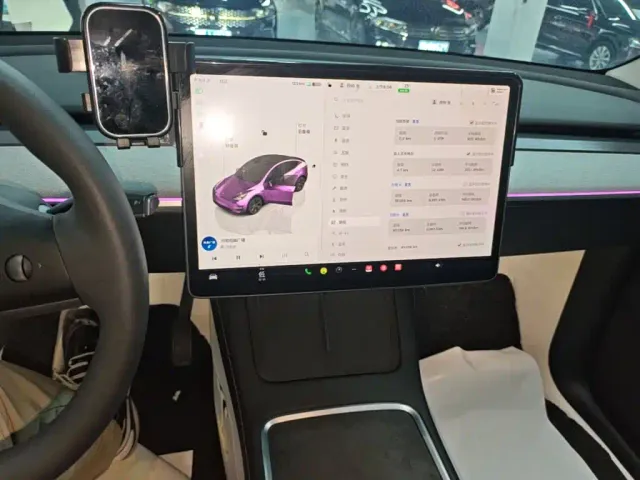 Tesla Model Y — Фото автомобиля 12
