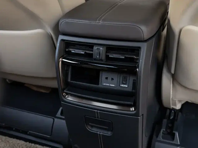 Toyota Alphard — Фото автомобиля 24