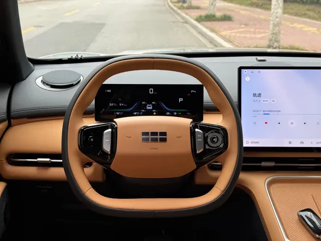 Geely Galaxy Starship 7 EM-i — Фото автомобиля 7