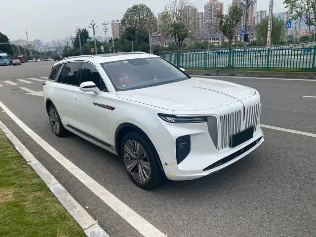 Hongqi E-HS9 — Фото автомобиля 3