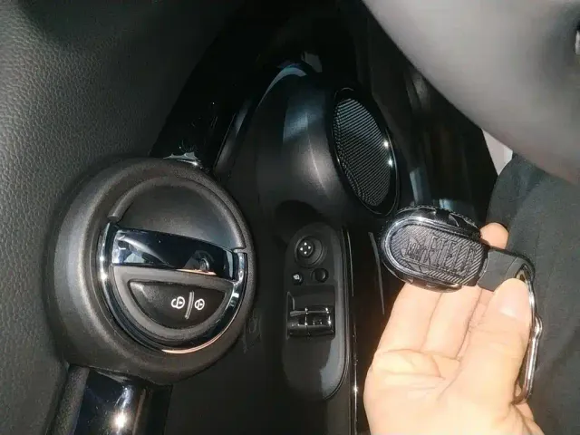 MINI Hatch — Фото автомобиля 16