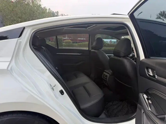 Nissan Teana — Фото автомобиля 7