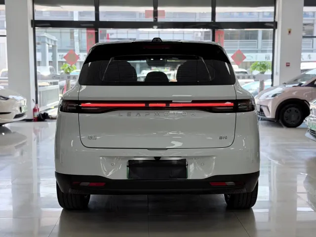 Leapmotor B10 — Фото автомобиля 5