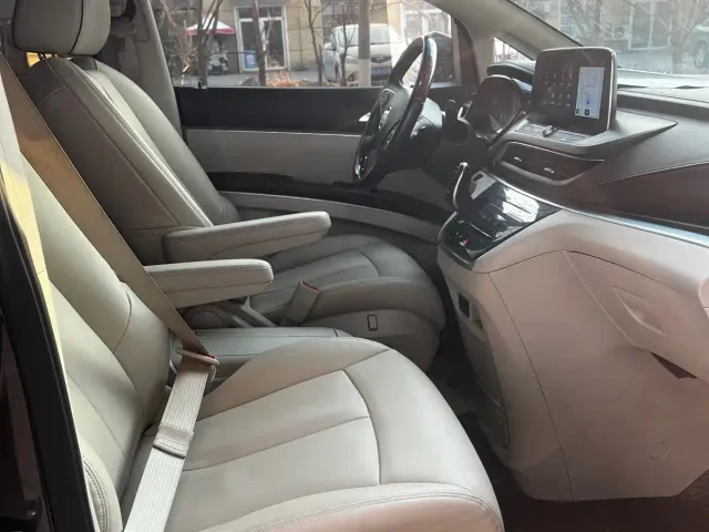 Buick GL8 — Фото автомобиля 9