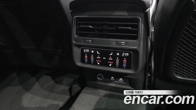 Audi Q8 55 TFSI quattro Premium — Фото автомобиля 19