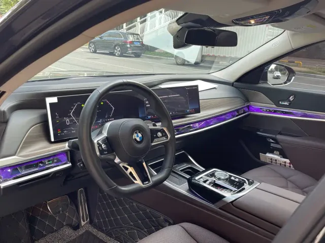 BMW 7 Series — Фото автомобиля 20