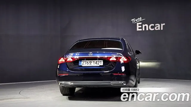 Mercedes-Benz E-Class — Фото автомобиля 4