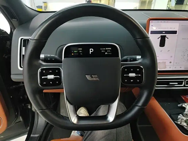 Li Auto L8 — Фото автомобиля 10