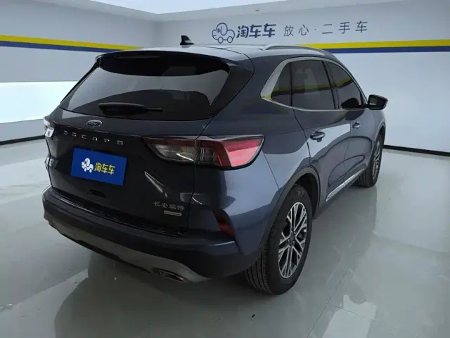 Ford Escape — Фото автомобиля 3