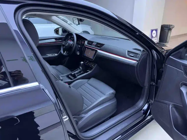 Skoda Superb — Фото автомобиля 11