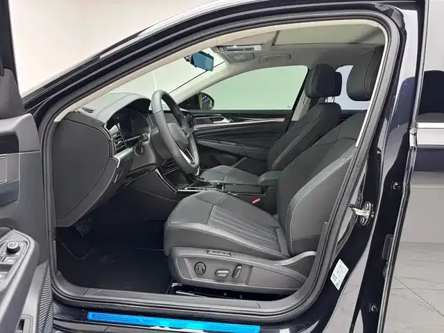 Volkswagen Passat — Фото автомобиля 10