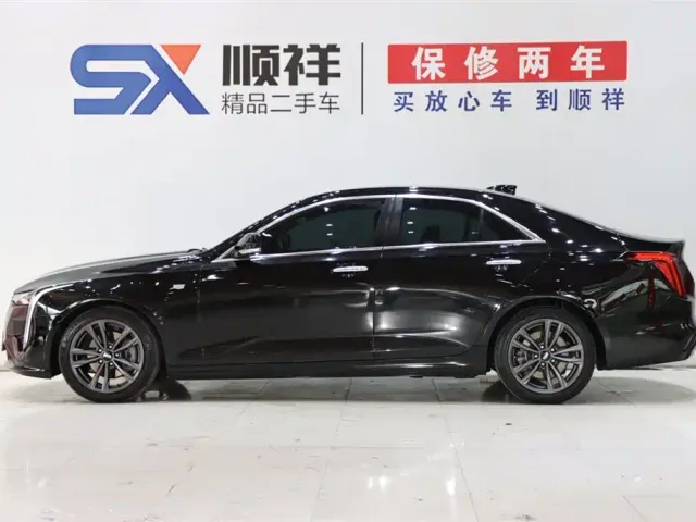 Cadillac CT4 — Фото автомобиля 4