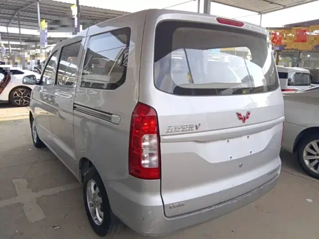 Wuling Hongguang V — Фото автомобиля 4