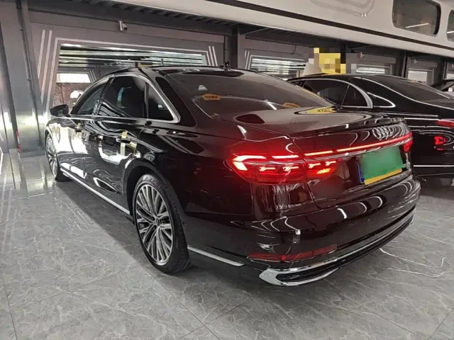 Audi A8 — Фото автомобиля 4