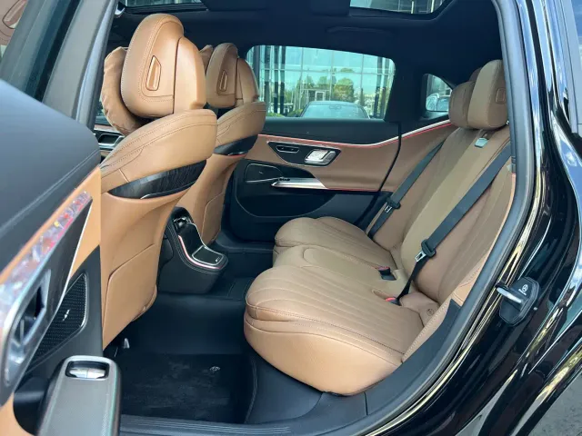 Mercedes-Benz E-Class — Фото автомобиля 11