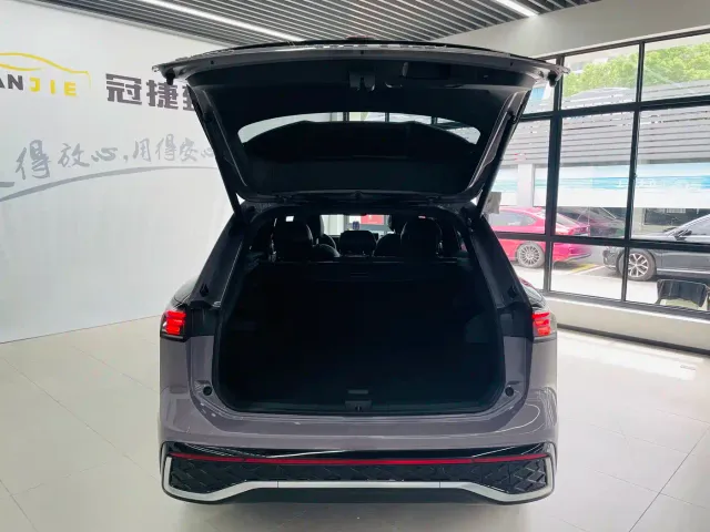 Volkswagen Tiguan L — Фото автомобиля 14