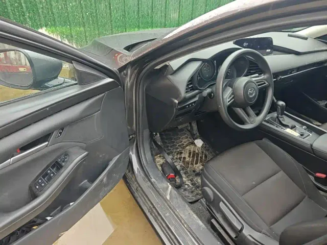 Mazda Axela — Фото автомобиля 15