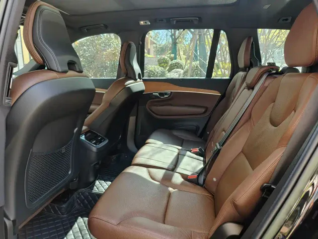 Volvo XC90 — Фото автомобиля 15