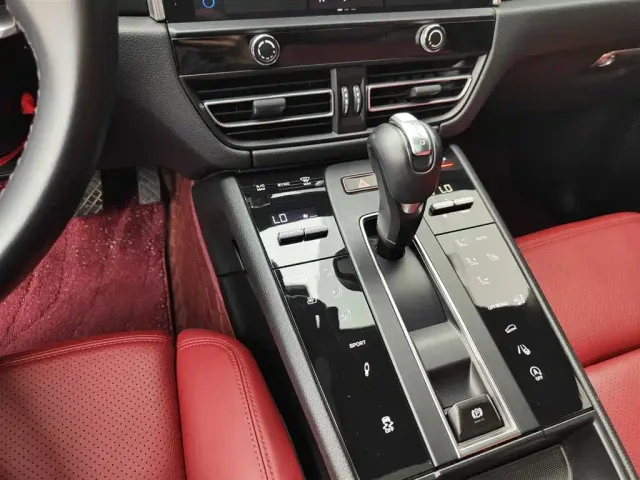 Porsche Macan — Фото автомобиля 10