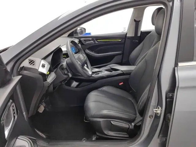 Roewe i5 — Фото автомобиля 10