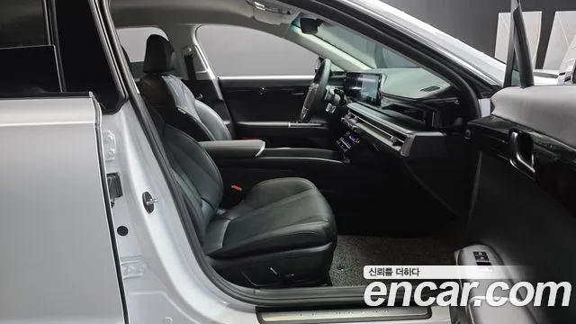Hyundai Grandeur Grandeur (GN7) 2.5 Бензин 2WD — Фото автомобиля 26