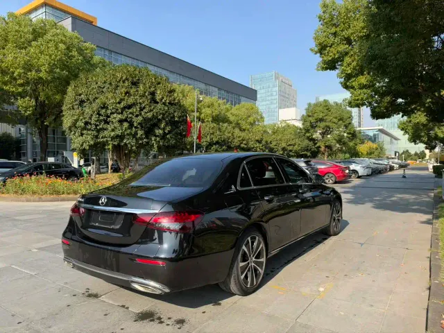 Mercedes-Benz E-Class — Фото автомобиля 7