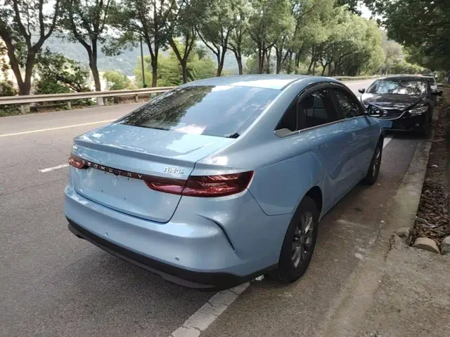 Geely Geometry G6 — Фото автомобиля 6