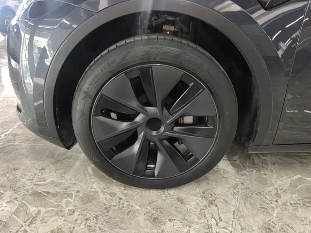 Tesla Model Y — Фото автомобиля 22