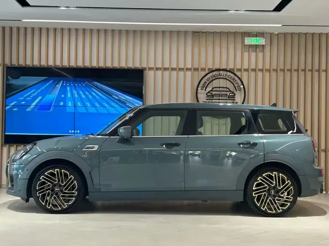 MINI Clubman — Фото автомобиля 3