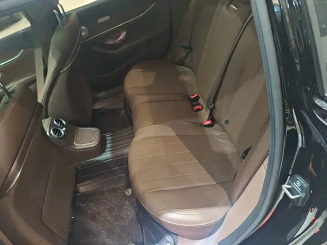 Mercedes-Benz E-Class — Фото автомобиля 16