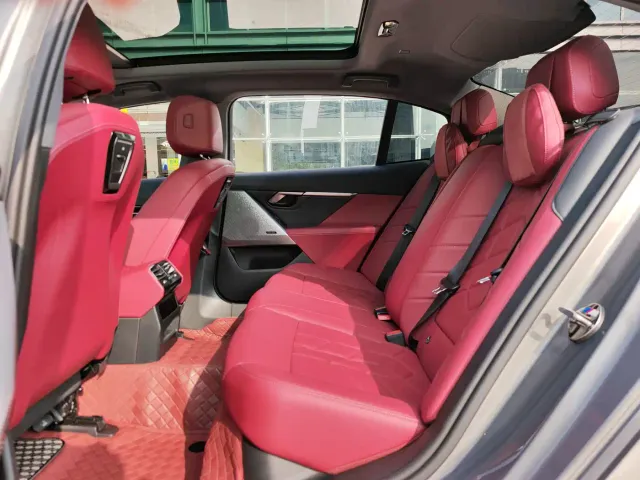 BMW 5 Series — Фото автомобиля 7