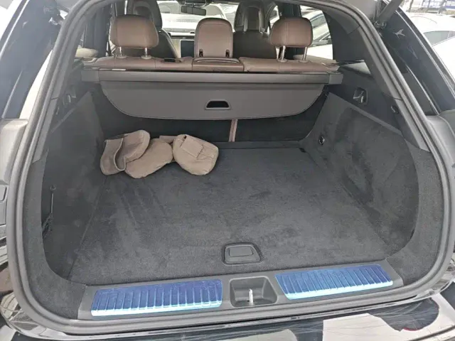 Mercedes-Benz EQE SUV — Фото автомобиля 18
