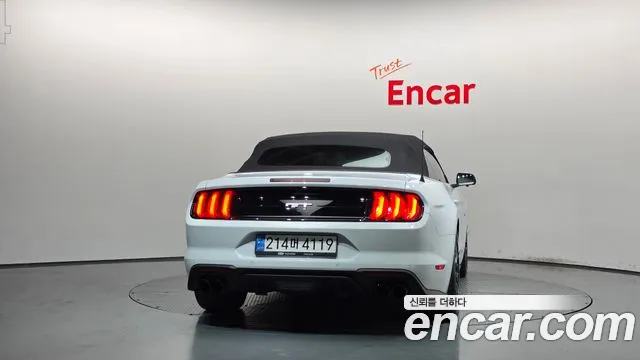 Ford Mustang — Фото автомобиля 4