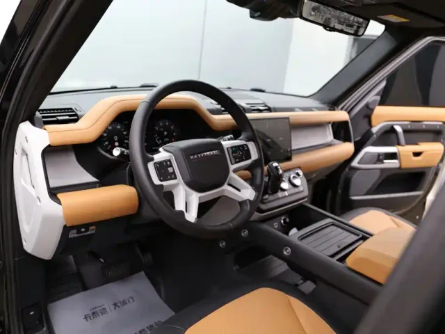 Land Rover Defender — Фото автомобиля 14