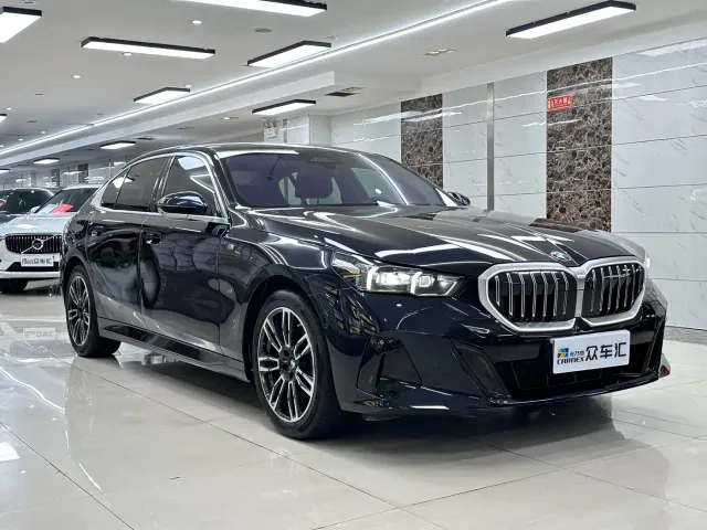 BMW 5 Series — Фото автомобиля 3