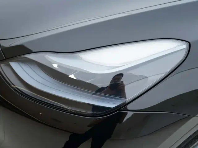Tesla Model Y — Фото автомобиля 12