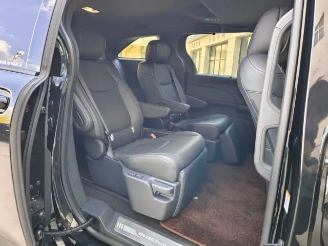 Toyota Sienna — Фото автомобиля 14