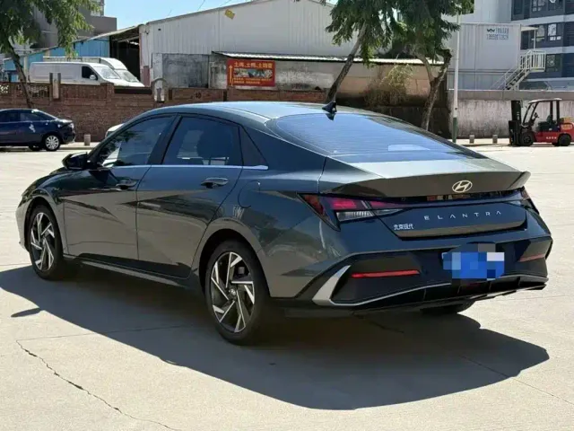 Hyundai Elantra — Фото автомобиля 8