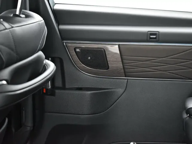 Toyota Alphard — Фото автомобиля 19