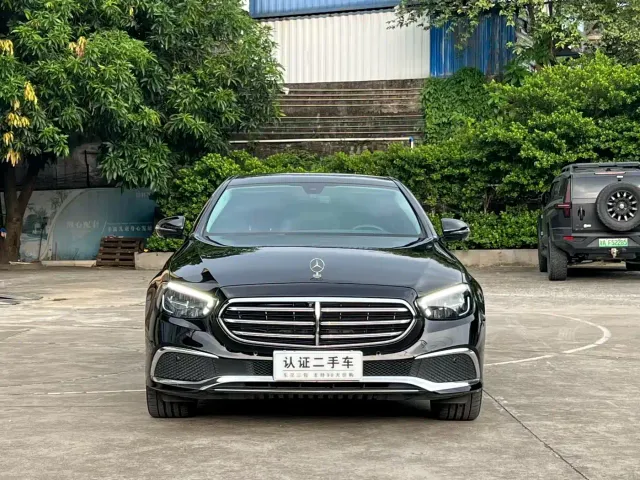 Mercedes-Benz E-Class — Фото автомобиля 2