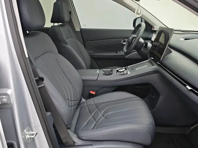 Geely Galaxy Starship 7 EM-i — Фото автомобиля 9