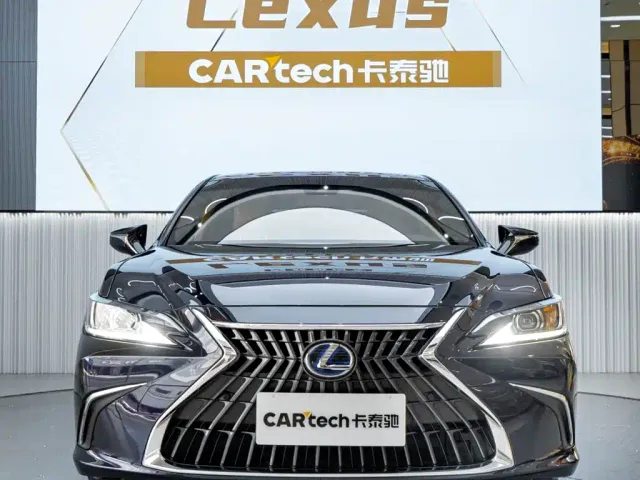 Фотография автомобиля — Lexus ES