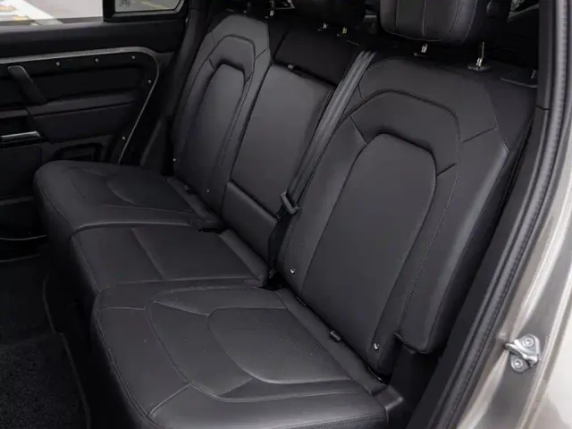 Land Rover Defender — Фото автомобиля 19