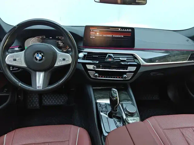 BMW 5 Series — Фото автомобиля 12