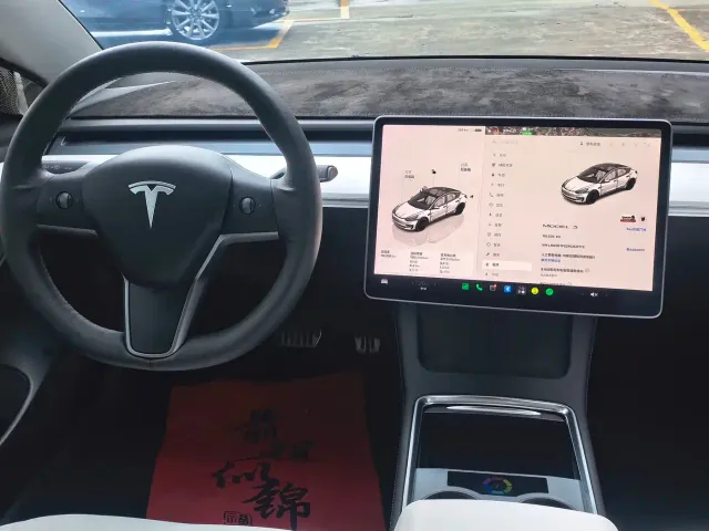Tesla Model 3 — Фото автомобиля 13